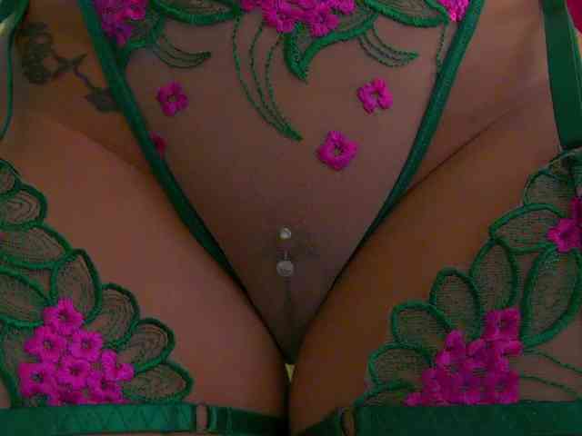 Foxxxy-MILF webcam