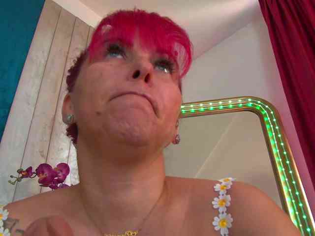 Foxxxy-MILF webcam