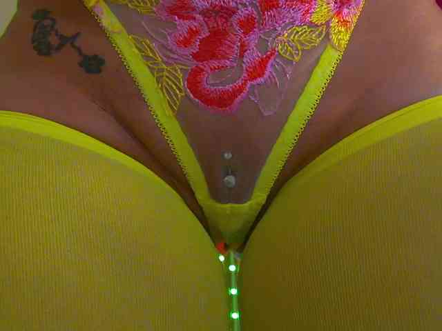 Foxxxy-MILF webcam
