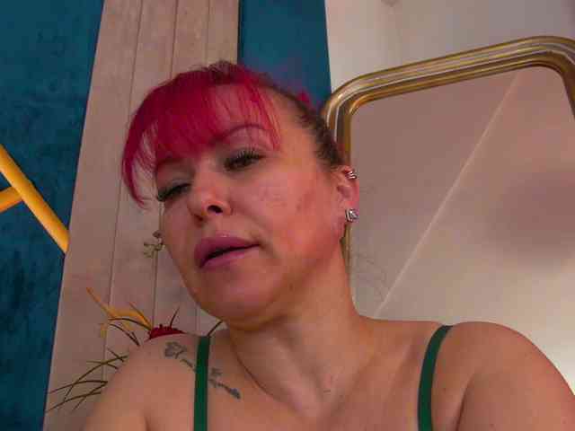 Model: Foxxxy-MILF