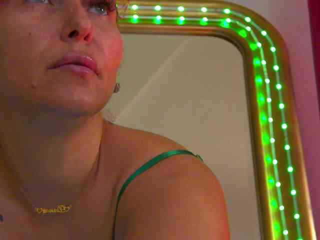 Foxxxy-MILF webcam