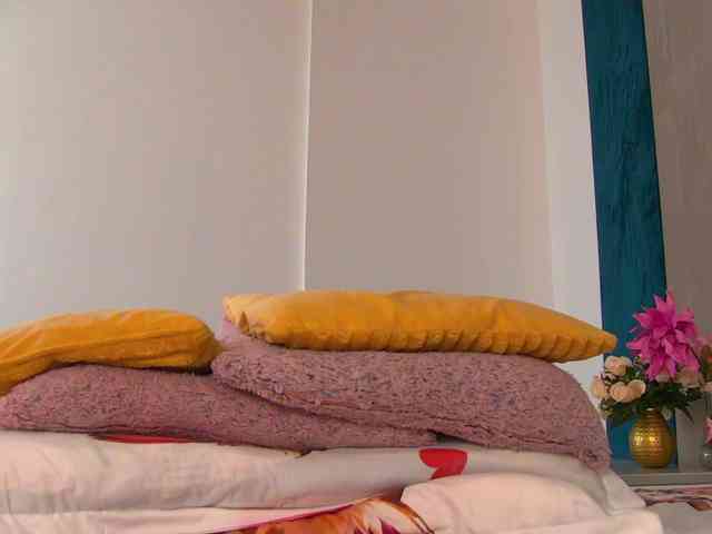 Foxxxy-MILF webcam