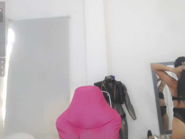 bella-moss live cam on BongaCams