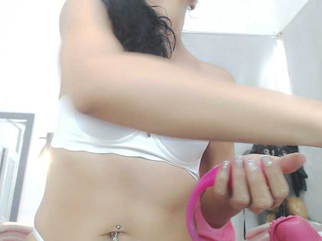 bella-moss live cam on BongaCams
