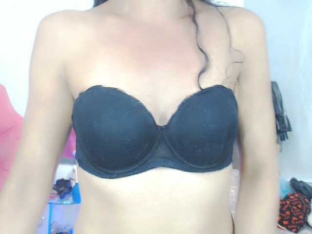 bella-moss live cam on BongaCams