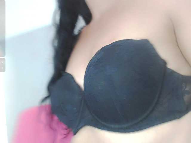 bella-moss live cam on BongaCams
