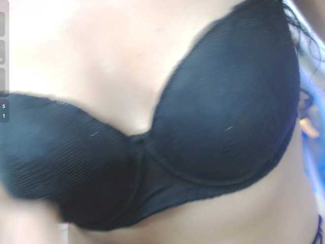 bella-moss live cam on BongaCams