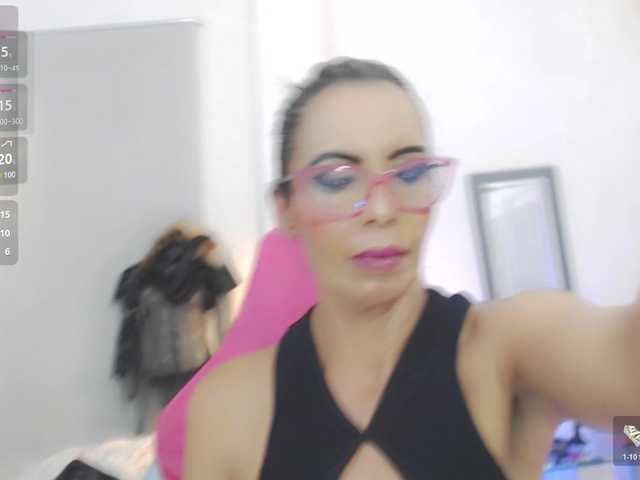 bella-moss live cam on BongaCams