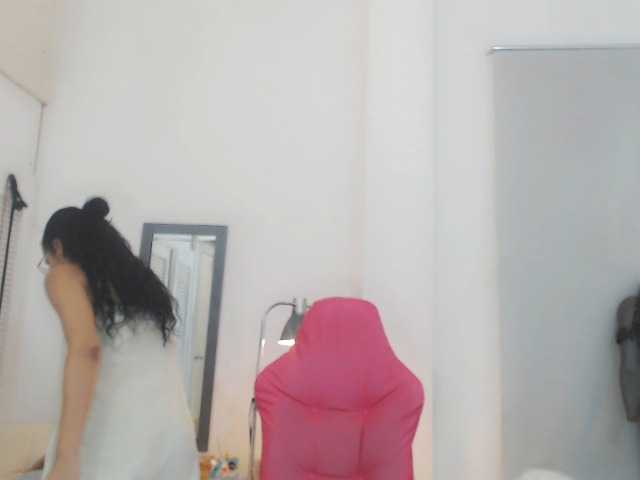 bella-moss live cam on BongaCams