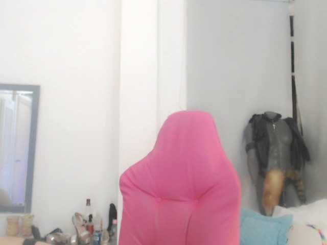 bella-moss live cam on BongaCams