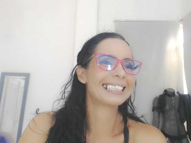 bella-moss live cam on BongaCams