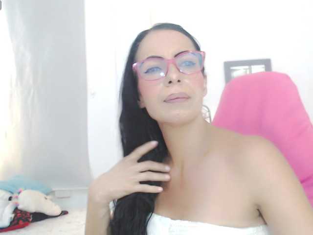 bella-moss live cam on BongaCams