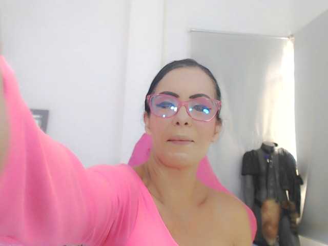 bella-moss live cam on BongaCams