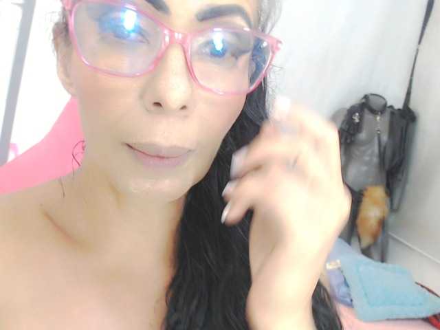 bella-moss live cam on BongaCams