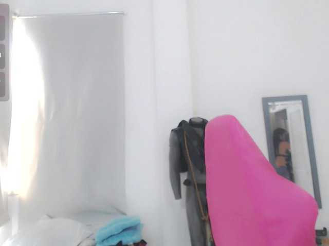 bella-moss live cam on BongaCams