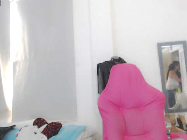 bella-moss live cam on BongaCams