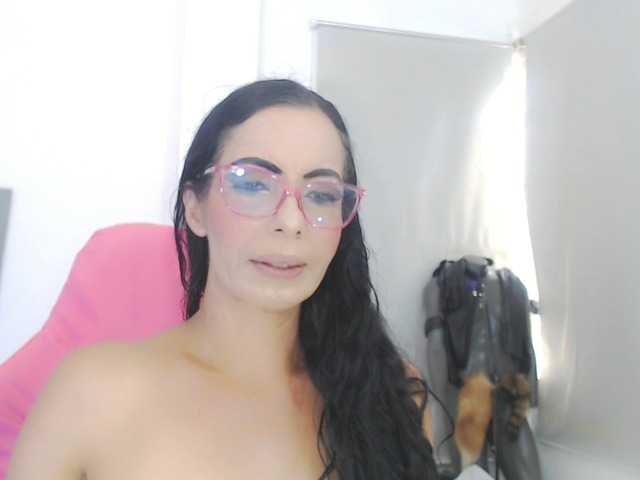 bella-moss live cam on BongaCams