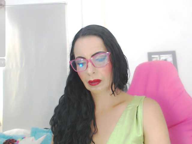 bella-moss live cam on BongaCams