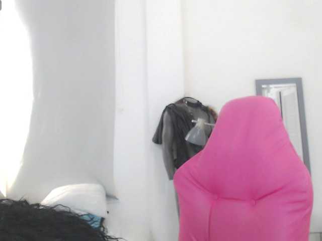 bella-moss live cam on BongaCams