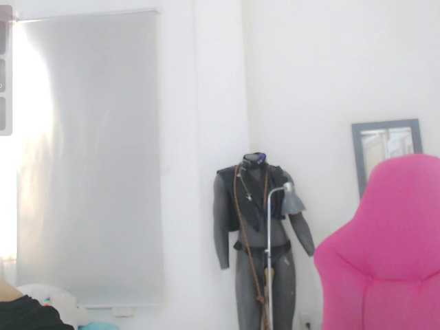 bella-moss live cam on BongaCams