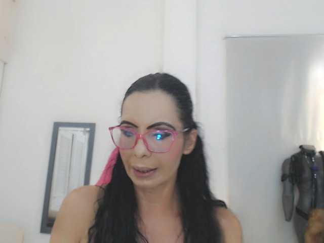 bella-moss live cam on BongaCams
