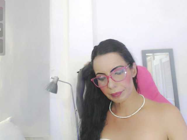 bella-moss live cam on BongaCams