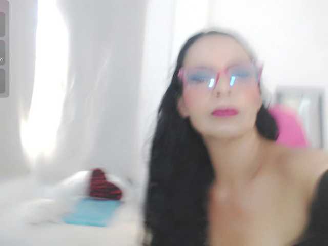 bella-moss live webcam show