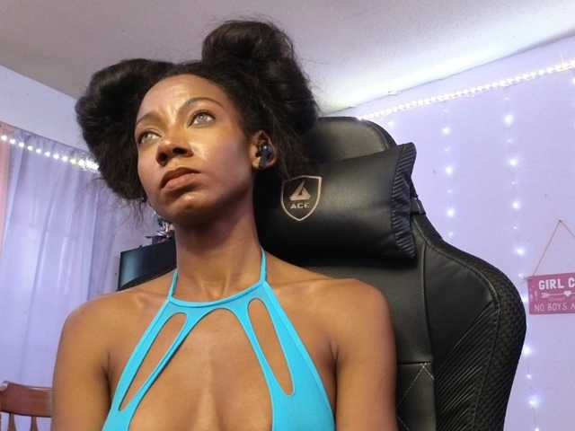 Mocha17 live cam on BongaCams