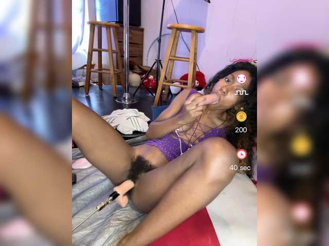 Mocha17 live cam on BongaCams
