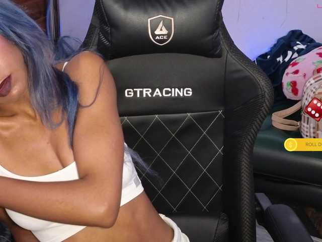 Mocha17 live cam on BongaCams