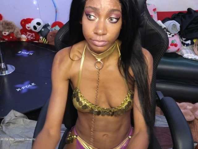 Mocha17 live cam on BongaCams