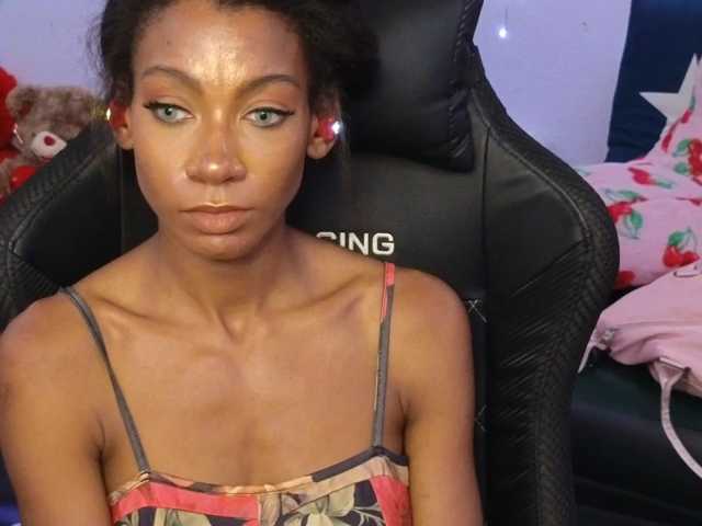 Mocha17 live cam preview