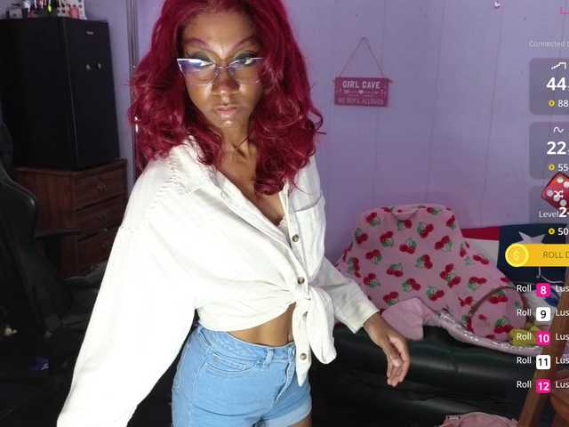 Mocha17 live cam on BongaCams