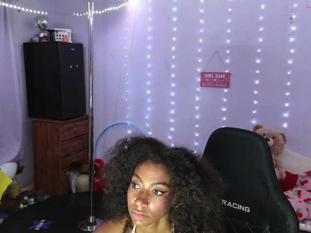 Mocha17 live cam on BongaCams