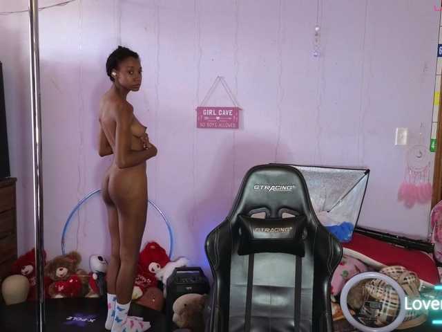Mocha17 live cam on UnifiedCams