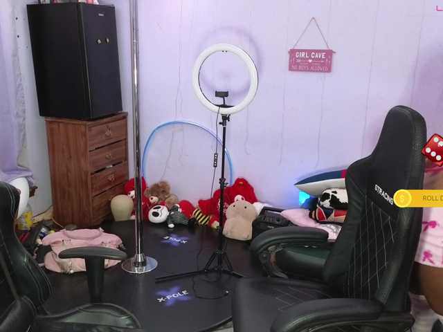 Mocha17 live cam on BongaCams