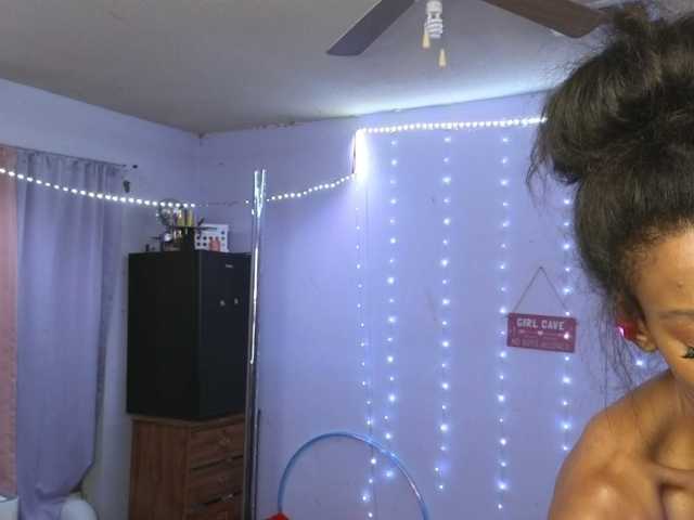 Mocha17 live cam on BongaCams