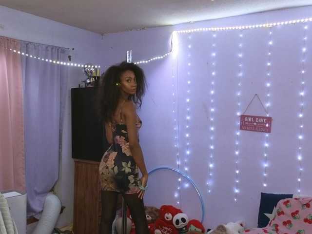 Mocha17 live cam on BongaCams