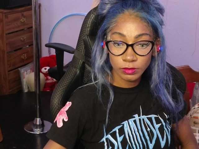 Mocha17 live cam on BongaCams