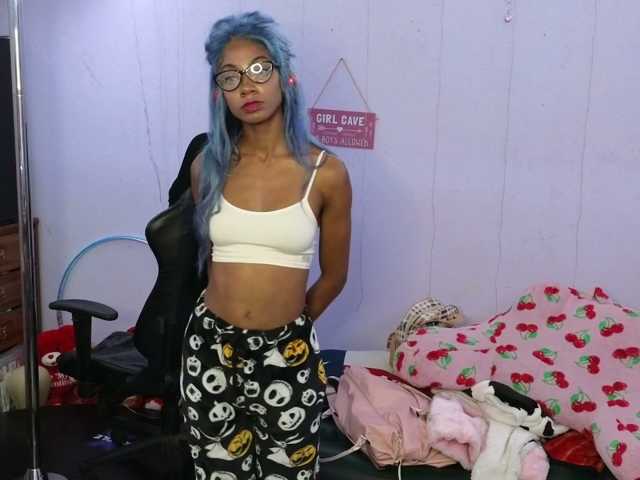 Mocha17 live cam on BongaCams