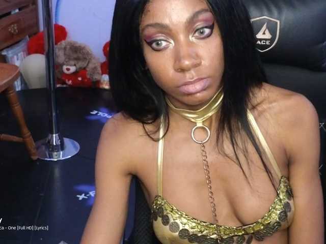 Mocha17 live cam on BongaCams
