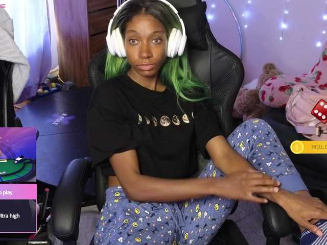 Mocha17 live cam on BongaCams