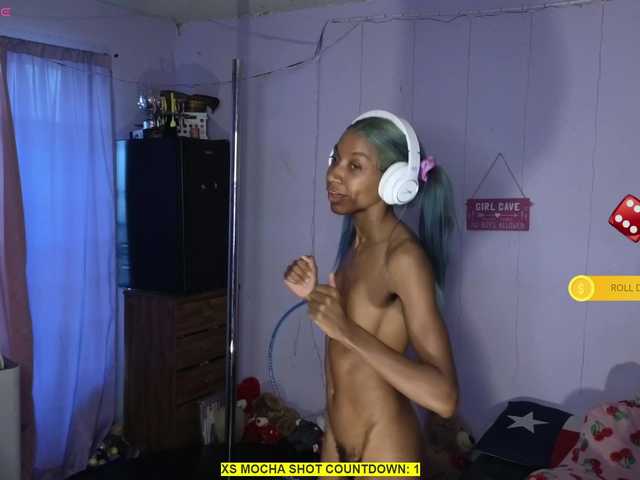 Mocha17 live cam on BongaCams