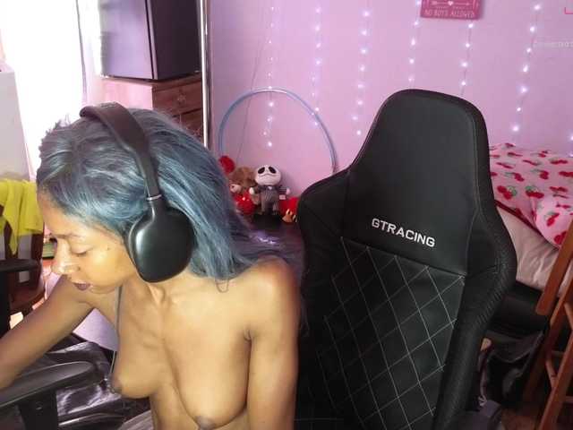 Mocha17 live cam on BongaCams