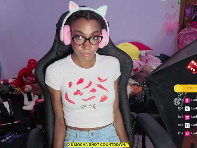 Mocha17 live cam on BongaCams