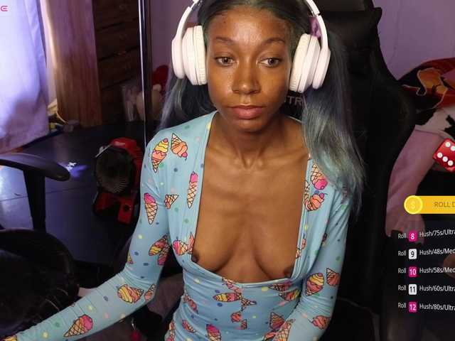 Mocha17 live cam on BongaCams