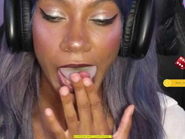 Mocha17 live cam on BongaCams