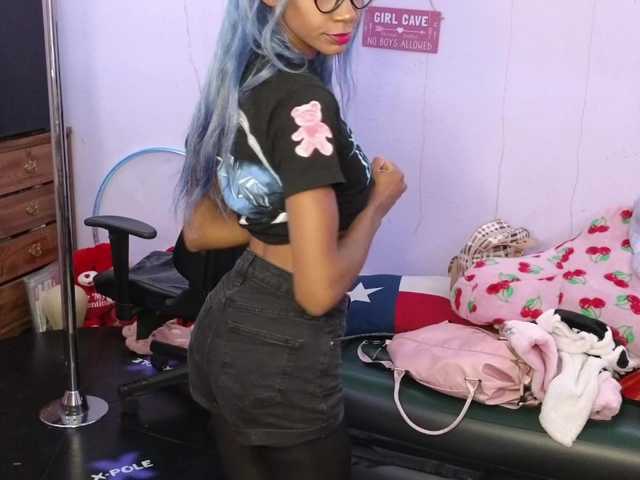 Mocha17 live cam on BongaCams