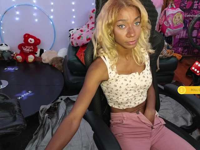 Mocha17 live cam on BongaCams