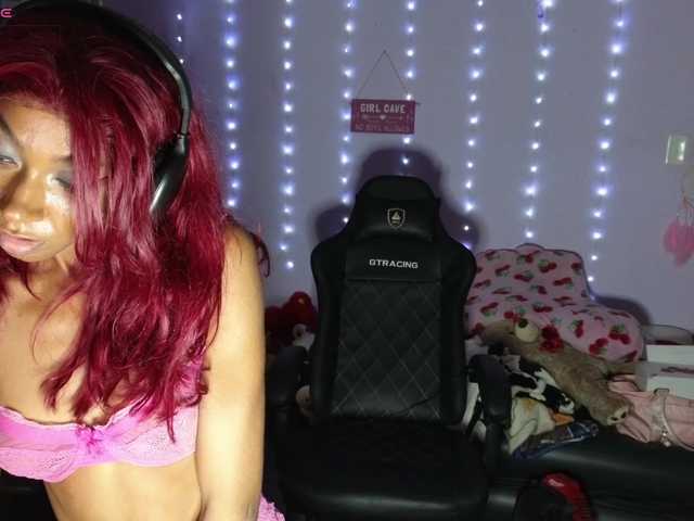 Mocha17 live cam on BongaCams
